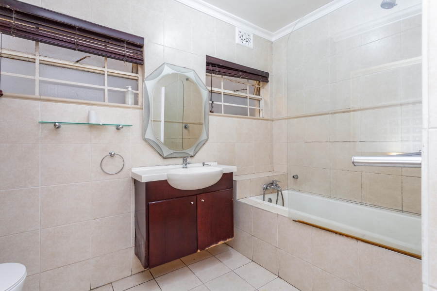3 Bedroom Property for Sale in Sea Point Western Cape